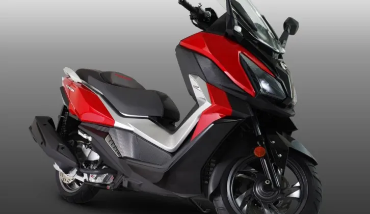 Satu Lagi Penantang XMAX : Cruisym 300 Pendatang Baru Skuter Premium