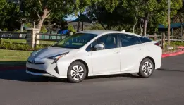 Toyota Prius Kembali Dijual Menyambut Kebijakan Energi