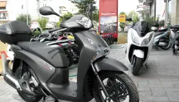 Honda Luncurkan Skutik Premium SH150i